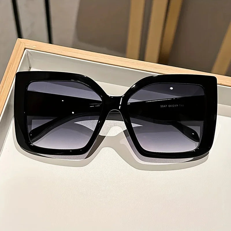 Leona Luxe
