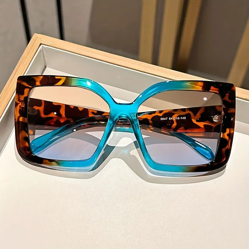 Leona Luxe