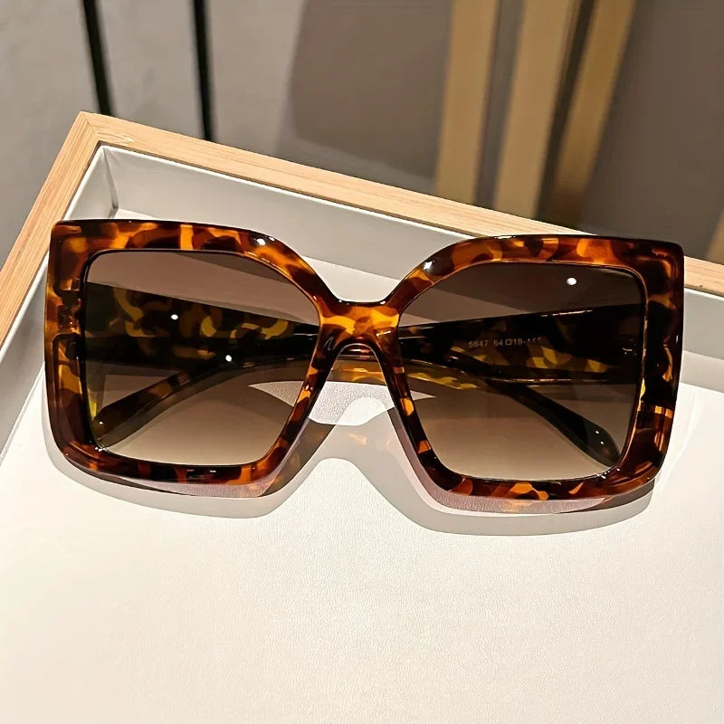 Leona Luxe